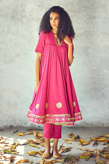 Buy Kharakapas Pink Mulmul Floral, Gota V Neck Poshak Embroidered Anarkali And Pant Set Online at Aza Fashions Buy_Kharakapas_Pink Mulmul Floral, Gota V Neck Poshak Embroidered Anarkali And Pant Set _Online_at_Aza_Fashions