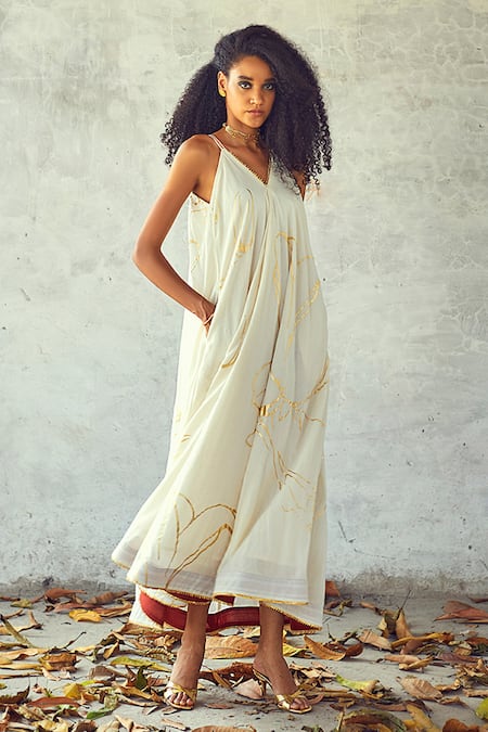 Shop Kharakapas White Cotton, Kota Doriya Floral V Neck Print Tunic With Dupatta at Aza Fashions Shop_Kharakapas_White Cotton, Kota Doriya Floral V Neck Print Tunic With Dupatta _at_Aza_Fashions