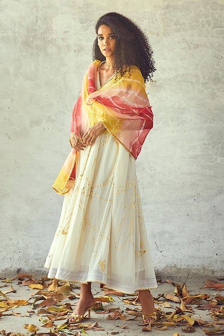 Kharakapas White Cotton, Kota Doriya Floral V Neck Print Tunic With Dupatta Online at Aza Fashions Kharakapas_White Cotton, Kota Doriya Floral V Neck Print Tunic With Dupatta _Online_at_Aza_Fashions