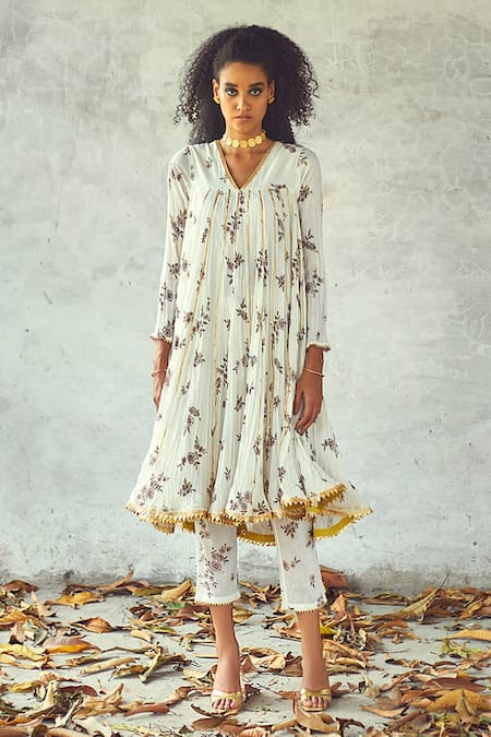 Kharakapas White Cotton Floral V Neck Gulbahaar Printed Anarkali And Pant Set