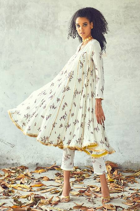 Buy Kharakapas White Cotton Floral V Neck Gulbahaar Printed Anarkali And Pant Set Online at Aza Fashions Buy_Kharakapas_White Cotton Floral V Neck Gulbahaar Printed Anarkali And Pant Set _Online_at_Aza_Fashions