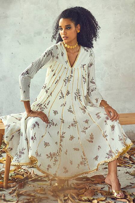 Shop Kharakapas White Cotton Floral V Neck Gulbahaar Printed Anarkali And Pant Set Online at Aza Fashions Shop_Kharakapas_White Cotton Floral V Neck Gulbahaar Printed Anarkali And Pant Set _Online_at_Aza_Fashions