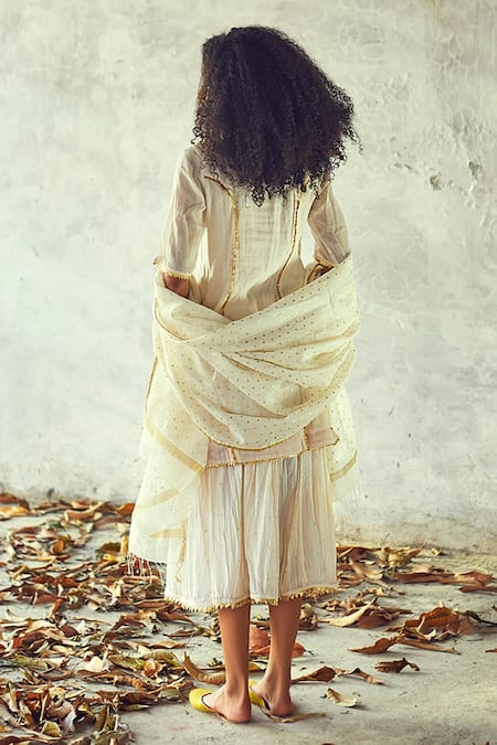 Shop Kharakapas White Cotton Gota Notched Chandni Embroidered Kurta Skirt Set at Aza Fashions Shop_Kharakapas_White Cotton Gota Notched Chandni Embroidered Kurta Skirt Set _at_Aza_Fashions