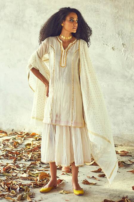 Kharakapas White Cotton Gota Notched Chandni Embroidered Kurta Skirt Set Online at Aza Fashions Kharakapas_White Cotton Gota Notched Chandni Embroidered Kurta Skirt Set _Online_at_Aza_Fashions