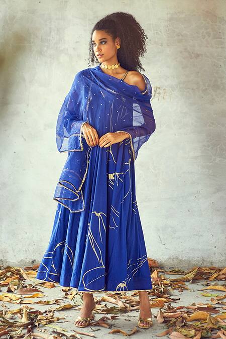 Kharakapas Blue Cotton, Kota Doriya Floral V Neck Print Tunic With Dupatta at Aza Fashions Kharakapas_Blue Cotton, Kota Doriya Floral V Neck Print Tunic With Dupatta _at_Aza_Fashions