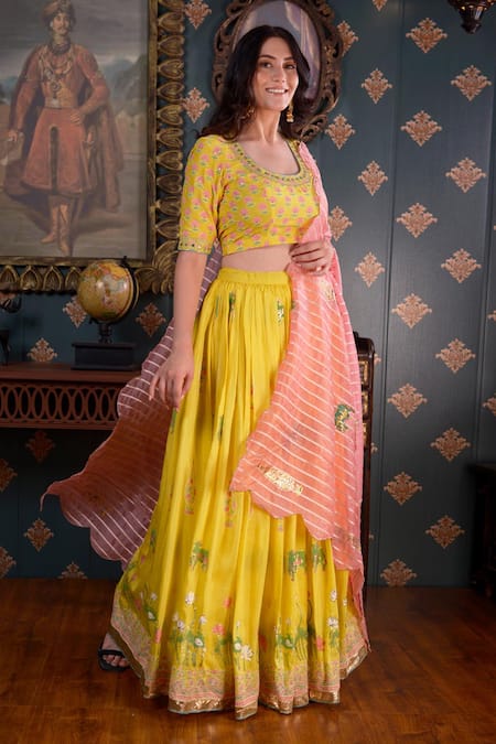 Buy_Abbaran_Yellow Cotton Silk Foil Print, Gota Patti, Mirror And Sequin Scoop Lehenga Set _Online_at_Aza_Fashions