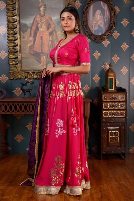 Shop_Abbaran_Pink Cotton Silk Foil Print, Gota Patti And Sequin V Neck Lehenga Set _Online_at_Aza_Fashions