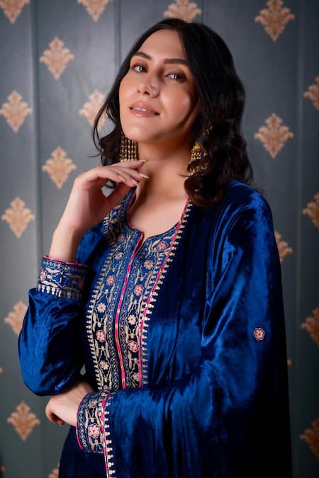 Abbaran_Blue Viscose Velvet Floral Motifs Notched Straight Kurta Pant Set_at_Aza_Fashions