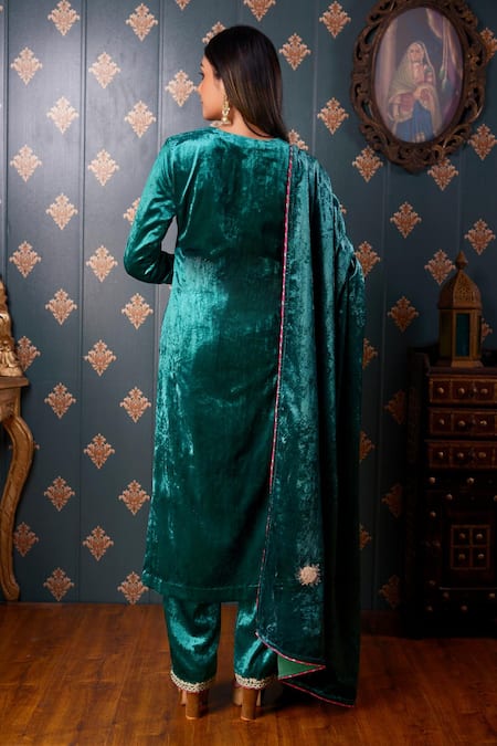 Abbaran Floral Embroidered Kurta Pant Set 