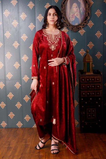 Abbaran Floral Embroidered Kurta Pant Set