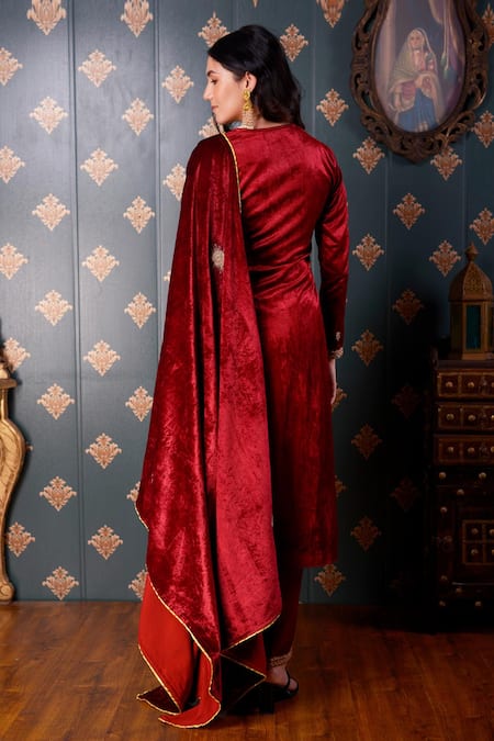 Abbaran Floral Embroidered Kurta Pant Set