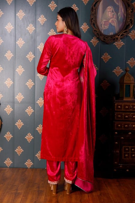 Abbaran Floral Embroidered Kurta Pant Set