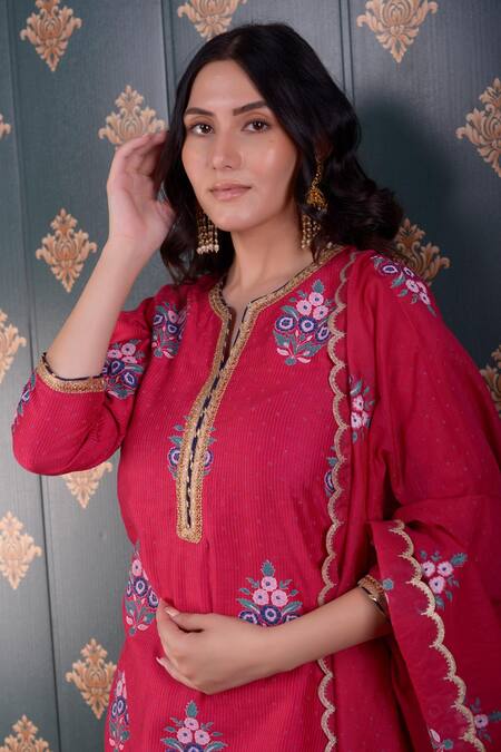 Abbaran_Magenta Kurta Maheshwari, Pant Cotton Satin And Dupatta Chanderi Block Set _at_Aza_Fashions