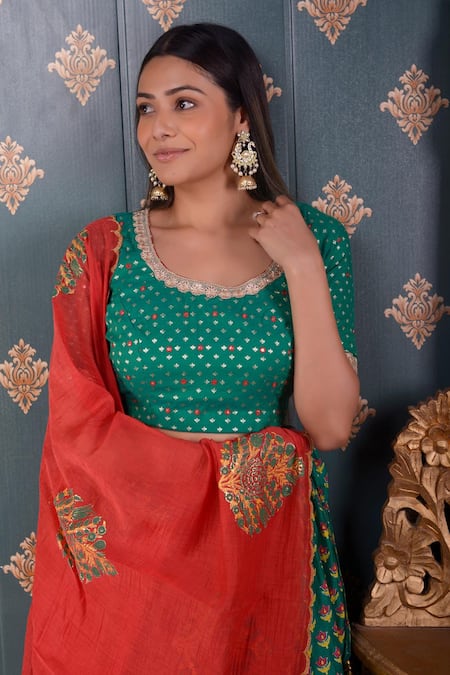 Abbaran_Green Blouse Banarasi Chanderi And Dupatta Chanderi, Lehenga Cotton Silk Set _at_Aza_Fashions