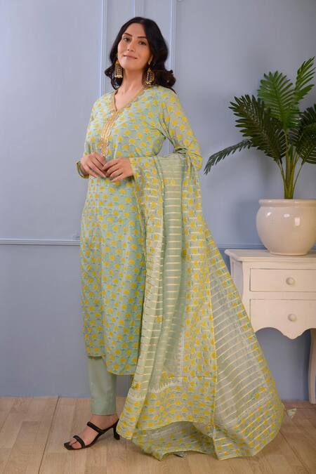 Shop Abbaran Green Kurta- Silkpant- Satindupatta- Silk Block Print Set Online at Aza Fashions Shop_Abbaran_Green Kurta- Silkpant- Satindupatta- Silk Block Print Set _Online_at_Aza_Fashions