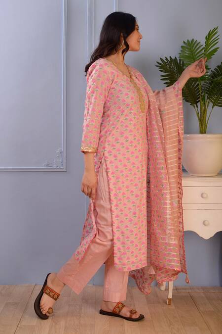 Abbaran Pink Kurta- Silkpant- Satindupatta- Silk Block Print Set Online at Aza Fashions Abbaran_Pink Kurta- Silkpant- Satindupatta- Silk Block Print Set _Online_at_Aza_Fashions