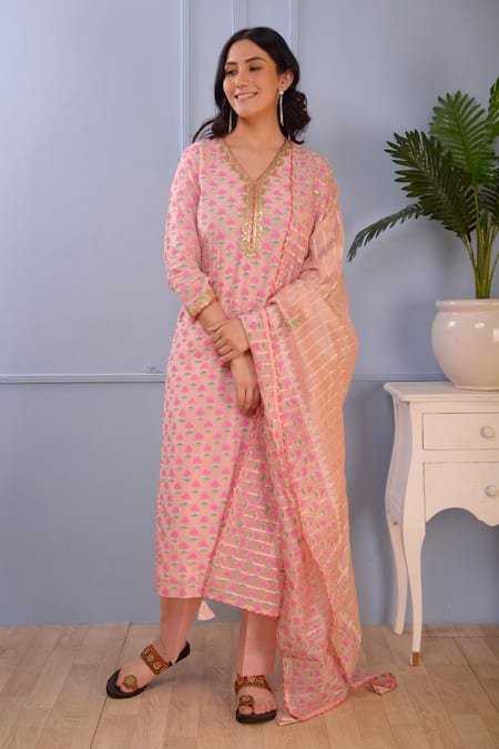 Buy Abbaran Pink Kurta- Silkpant- Satindupatta- Silk Block Print Set Online at Aza Fashions Buy_Abbaran_Pink Kurta- Silkpant- Satindupatta- Silk Block Print Set _Online_at_Aza_Fashions