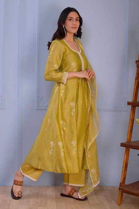 Abbaran Green Kurta And Dupatta Chanderipalazzo- Cotton Chanderi Pintuck Palazzo Set Online at Aza Fashions Abbaran_Green Kurta And Dupatta Chanderipalazzo- Cotton Chanderi Pintuck Palazzo Set _Online_at_Aza_Fashions