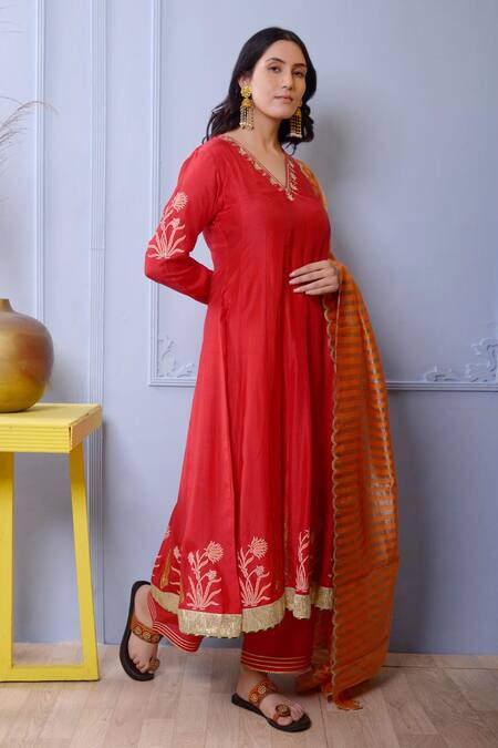 Abbaran Red Anarkali- Silkpalazzo- Satindupatta- Banarasi Silk Set Online at Aza Fashions Abbaran_Red Anarkali- Silkpalazzo- Satindupatta- Banarasi Silk Set _Online_at_Aza_Fashions