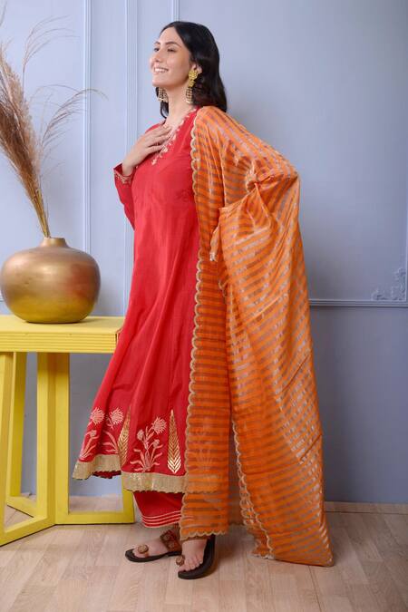 Buy Abbaran Red Anarkali- Silkpalazzo- Satindupatta- Banarasi Silk Set Online at Aza Fashions Buy_Abbaran_Red Anarkali- Silkpalazzo- Satindupatta- Banarasi Silk Set _Online_at_Aza_Fashions