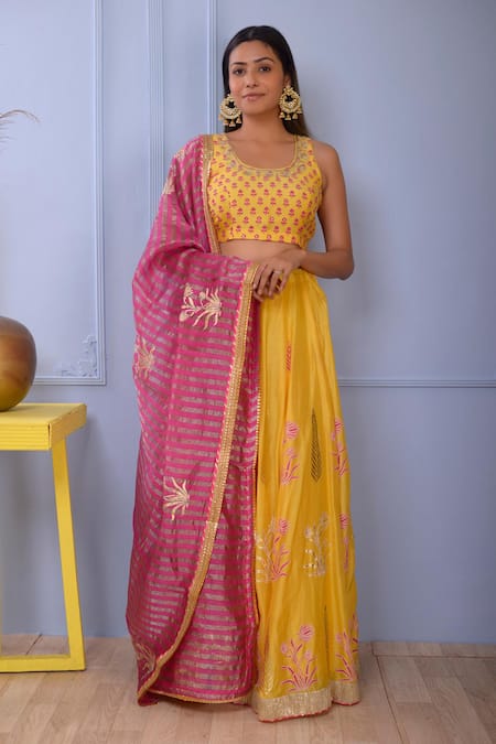 Abbaran_Yellow Blouse And Lehenga Cotton Silk Dupatta Banarasi Golden Stripe Foil Set _Online_at_Aza_Fashions