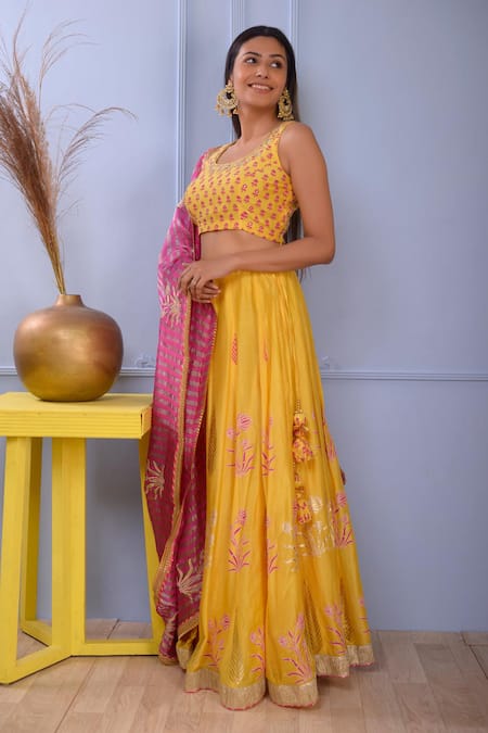 Shop_Abbaran_Yellow Blouse And Lehenga Cotton Silk Dupatta Banarasi Golden Stripe Foil Set _Online_at_Aza_Fashions
