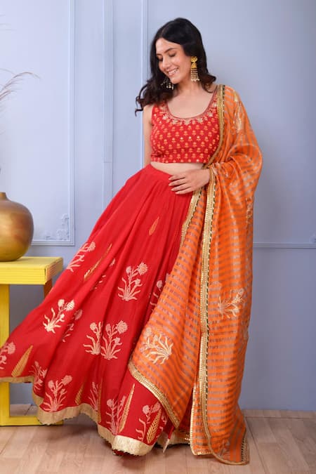 Buy_Abbaran_Red Blouse And Lehenga Cotton Silk Dupatta Banarasi Golden Stripe Foil Set _Online_at_Aza_Fashions