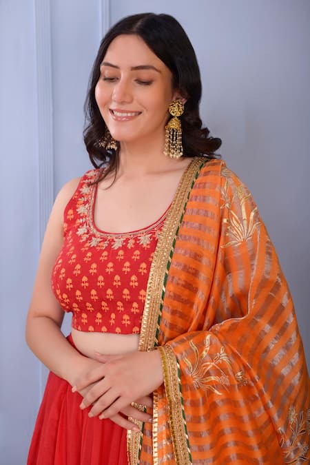 Abbaran_Red Blouse And Lehenga Cotton Silk Dupatta Banarasi Golden Stripe Foil Set _at_Aza_Fashions