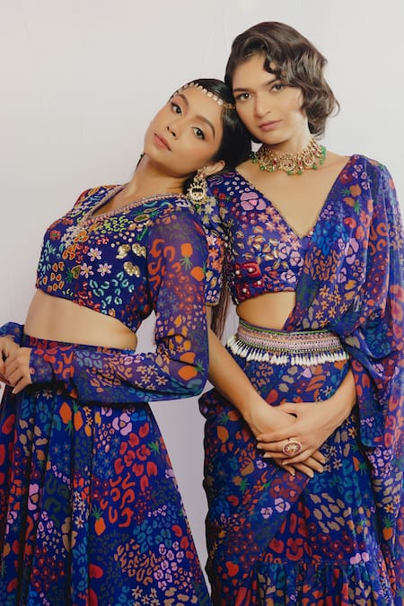 Buy_Payal & Zinal_Purple Georgette, Imported Satin Abstract V Printed Pre-draped Saree With Blouse _Online_at_Aza_Fashions