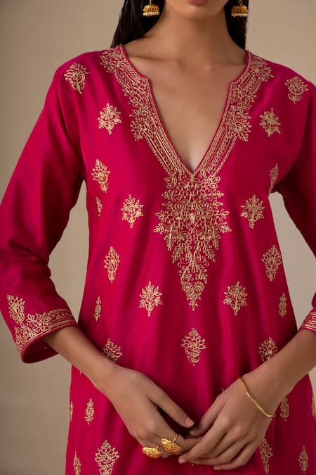 Shop Sureena Chowdhri Magenta Silk Chanderi And Organza Embroidery Zari Notched Noor Kurta Palazzo Set Online at Aza Fashions Shop_Sureena Chowdhri_Magenta Silk Chanderi And Organza Embroidery Zari Notched Noor Kurta Palazzo Set_Online_at_Aza_Fashions
