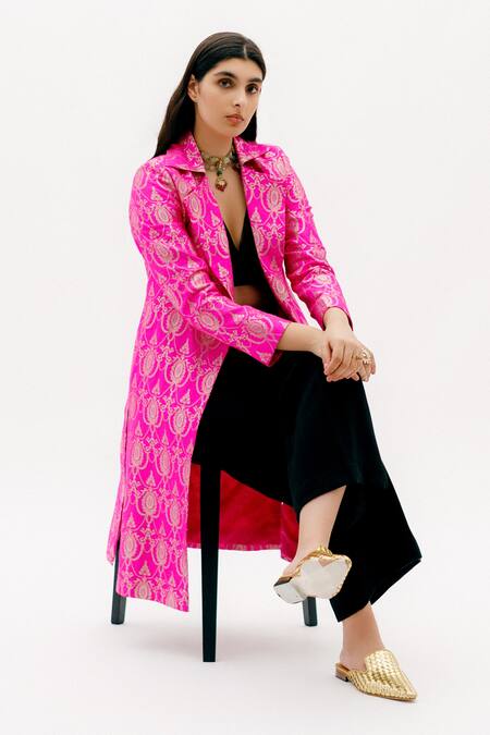 Shop SOBARIKO Fuchsia Organza, Banarasi Floral Lapel Notched Collar Brocade Jacket at Aza Fashions Shop_SOBARIKO_Fuchsia Organza, Banarasi Floral Lapel Notched Collar Brocade Jacket_at_Aza_Fashions