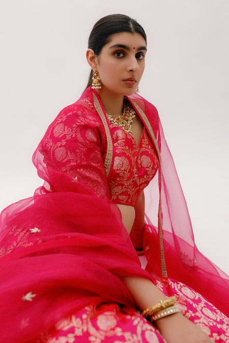 Buy_SOBARIKO_Pink Organza, Banarasi Floral V Neck Brocade Lehenga Set_Online_at_Aza_Fashions