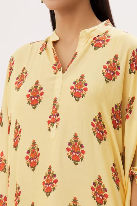 Peenacolada Yellow Cotton Silk Floral Mandarin Collar Print Kaftan at Aza Fashions Peenacolada_Yellow Cotton Silk Floral Mandarin Collar Print Kaftan _at_Aza_Fashions