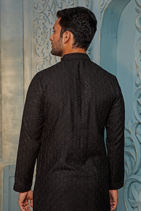 Vanshik Floral Embroidered Kurta Set 