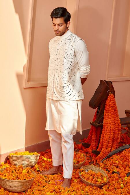 Twenty Nine White Bhagalpuri Silk Kurta Online at Aza Fashions Twenty Nine_White Bhagalpuri Silk Kurta _Online_at_Aza_Fashions