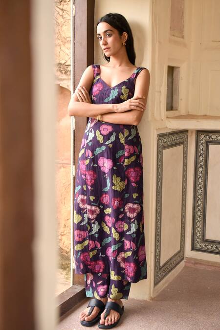 Taro_Purple Chanderi Silk, Dupatta Chiffon Floral Print Raisin Love Kurta Set _Online_at_Aza_Fashions