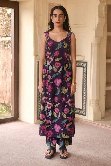 Buy_Taro_Purple Chanderi Silk, Dupatta Chiffon Floral Print Raisin Love Kurta Set _Online_at_Aza_Fashions