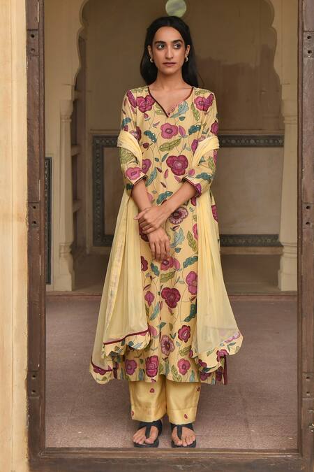 Buy_Taro_Yellow Chanderi Silk, Dupatta Chiffon Bead Work, Floral Print Corn Kurta Set _Online_at_Aza_Fashions
