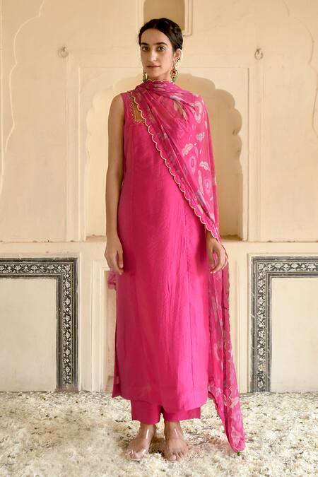 Taro_Fuchsia Chanderi Silk, Dupatta Chiffon Cutdana And Sequin Work Rose Kurta Set _Online_at_Aza_Fashions