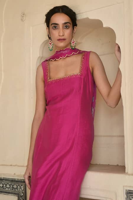 Taro_Fuchsia Chanderi Silk, Dupatta Chiffon Cutdana And Sequin Work Rose Kurta Set _at_Aza_Fashions