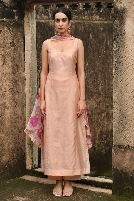 Taro_Peach Chanderi Silk, Dupatta Chiffon Cutdana And Sequin Sugar Rose Kurta Set _Online_at_Aza_Fashions