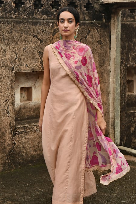 Shop_Taro_Peach Chanderi Silk, Dupatta Chiffon Cutdana And Sequin Sugar Rose Kurta Set _Online_at_Aza_Fashions