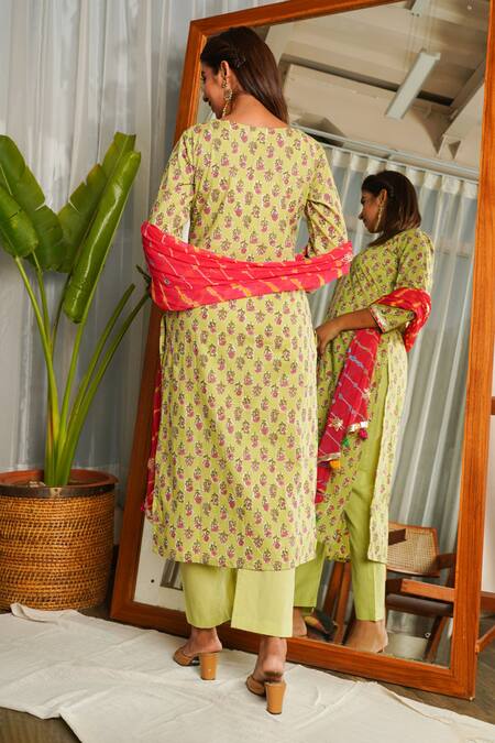 Shop Ruchira Nangalia Green Dupatta Chiffon, Kurta And Pants 100% Cotton Floral V Neck Print Set at Aza Fashions Shop_Ruchira Nangalia_Green Dupatta Chiffon, Kurta And Pants 100% Cotton Floral V Neck Print Set_at_Aza_Fashions