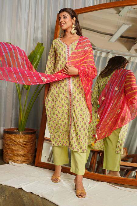Buy Ruchira Nangalia Green Dupatta Chiffon, Kurta And Pants 100% Cotton Floral V Neck Print Set Online at Aza Fashions Buy_Ruchira Nangalia_Green Dupatta Chiffon, Kurta And Pants 100% Cotton Floral V Neck Print Set_Online_at_Aza_Fashions