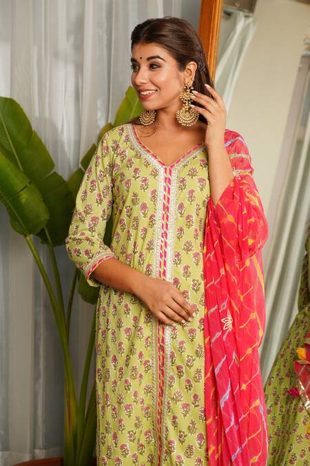 Shop Ruchira Nangalia Green Dupatta Chiffon, Kurta And Pants 100% Cotton Floral V Neck Print Set Online at Aza Fashions Shop_Ruchira Nangalia_Green Dupatta Chiffon, Kurta And Pants 100% Cotton Floral V Neck Print Set_Online_at_Aza_Fashions