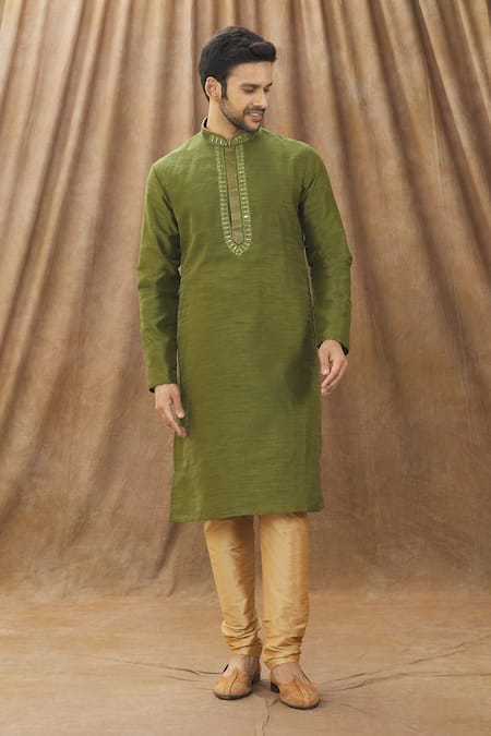 Arihant Rai Sinha Mandarin Collar Kurta Set 