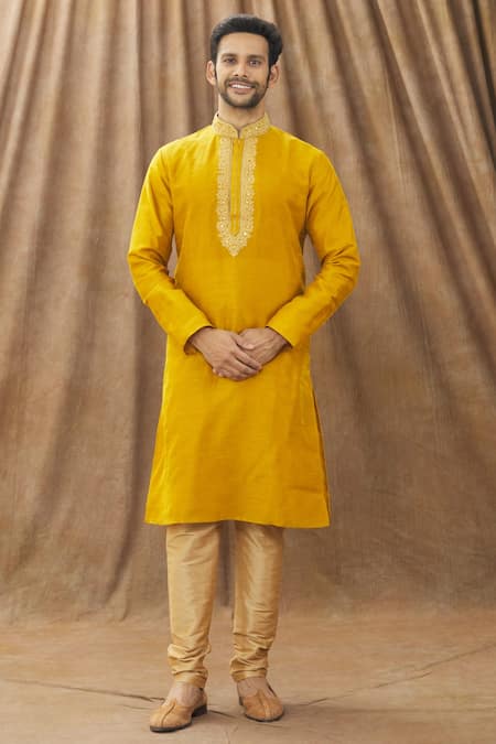 Arihant Rai Sinha Mandarin Collar Kurta Set 