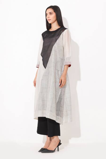 Neelu Sethi_Black Chanderi And Cotton Lining Shantoon Embroidery & Print Kurta & Pant Set_Online_at_Aza_Fashions