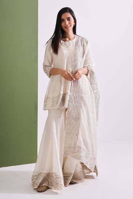 Neelu Sethi Off White Chanderi Embroidered Zari And Sequin Work Round Peplum Kurta Gharara Set 