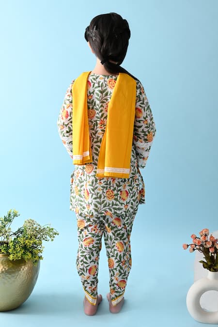 THE COTTON STAPLE Uzma Floral Print Kurta Set 